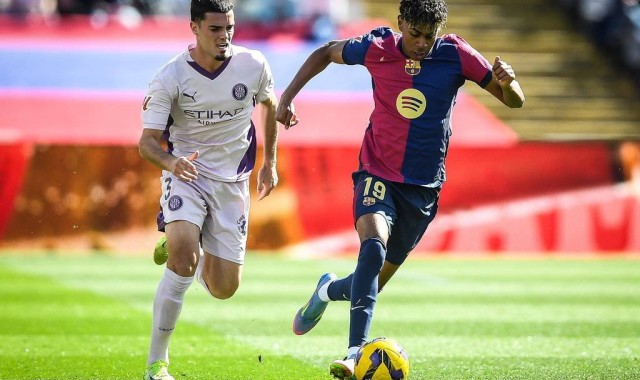 西甲-莱万双响亚马尔造乌龙 巴萨4-1赫罗纳迎联赛9连胜