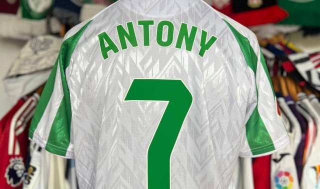 安东尼成球衣销冠备受欢迎，明言不想再回曼联！贝蒂斯欲加薪续租