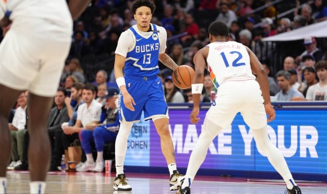 字母哥三双博纳新高28分 雄鹿送76人10连败